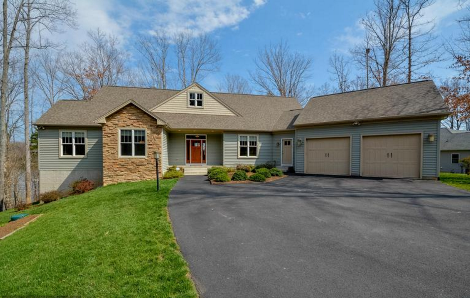 4,000 Sq Ft Waterfront Home At Lake Anna Realtycoo